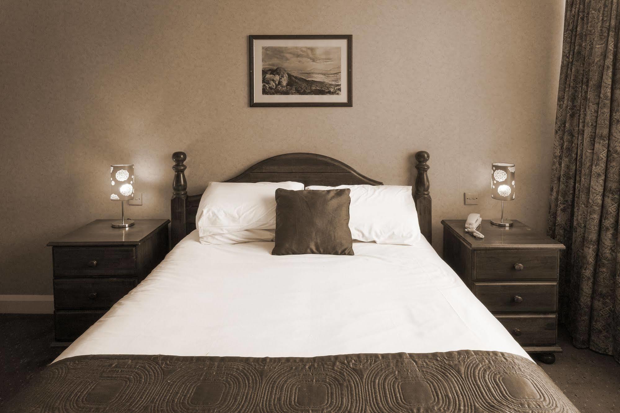 The Roundhouse Hotel Борнмът Екстериор снимка