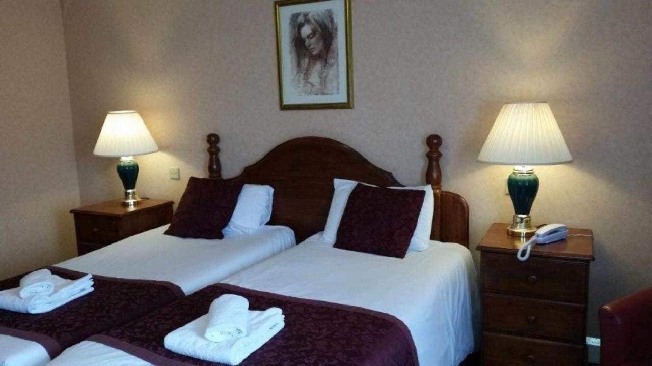 The Roundhouse Hotel Борнмът Екстериор снимка