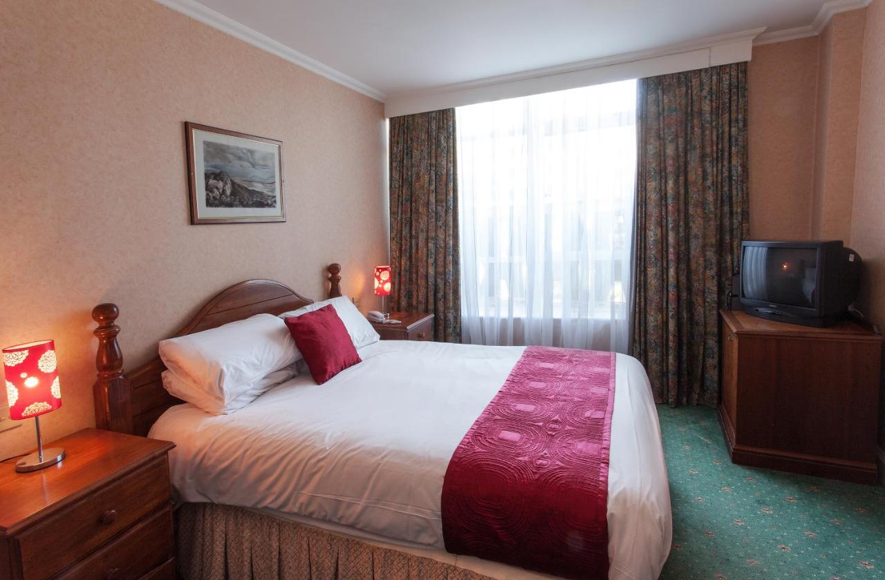 The Roundhouse Hotel Борнмът Екстериор снимка